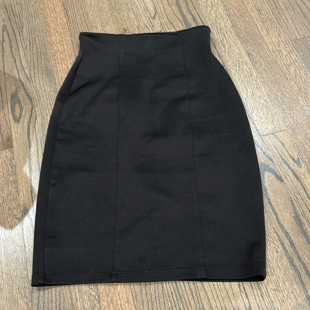 Black stretchy pencil skirt